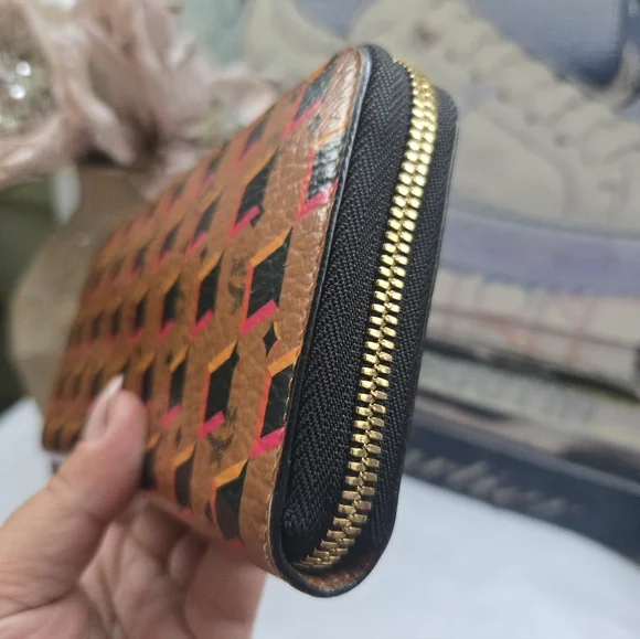 MCM Brown and Pink Visetos Diamond Ziparound Long Continental Wallet VGUC - Picture 3 of 13